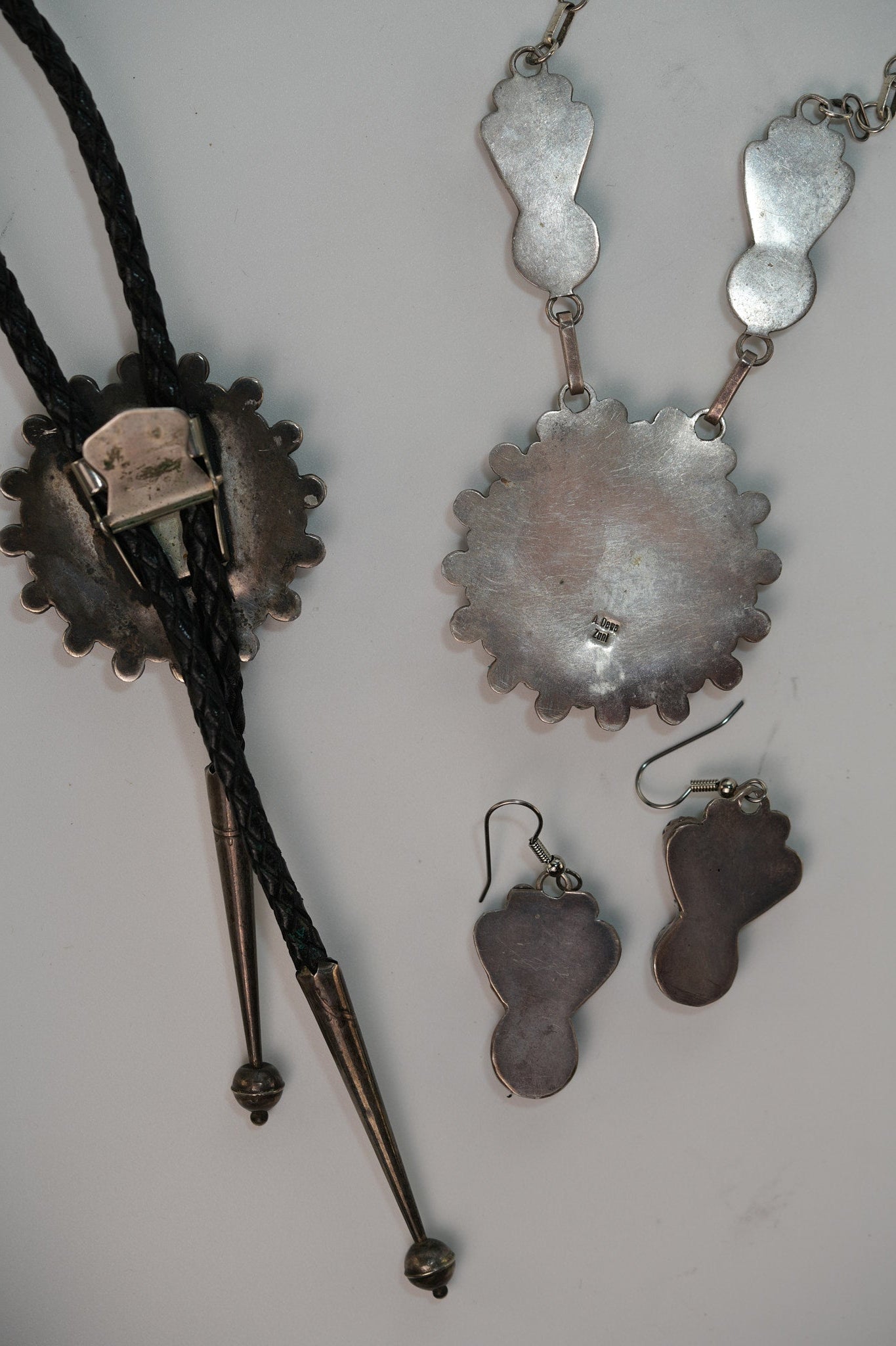 Sunface set Andrew Dewa Bolo, necklace, earrings