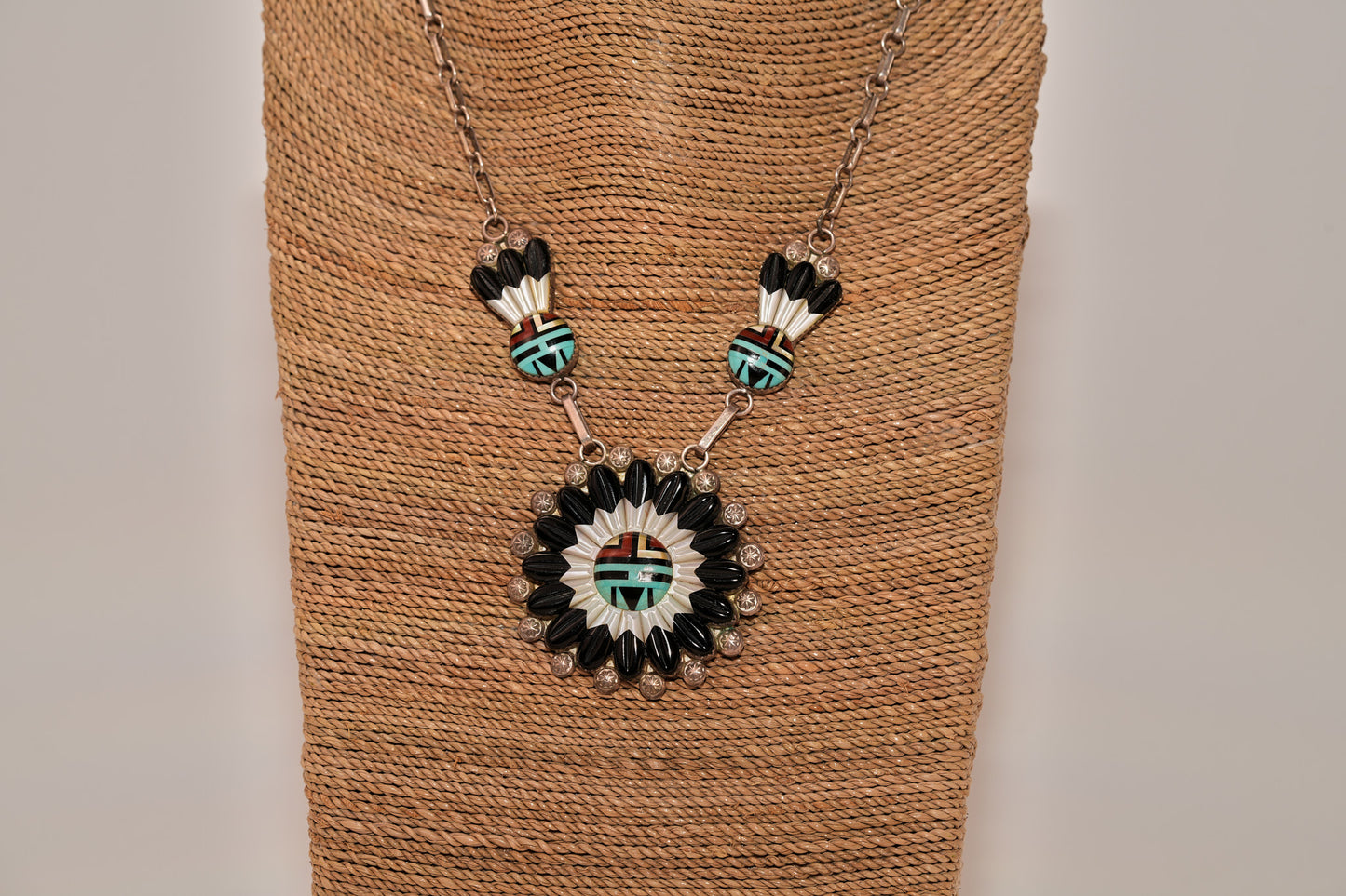 Sunface set Andrew Dewa Bolo, necklace, earrings