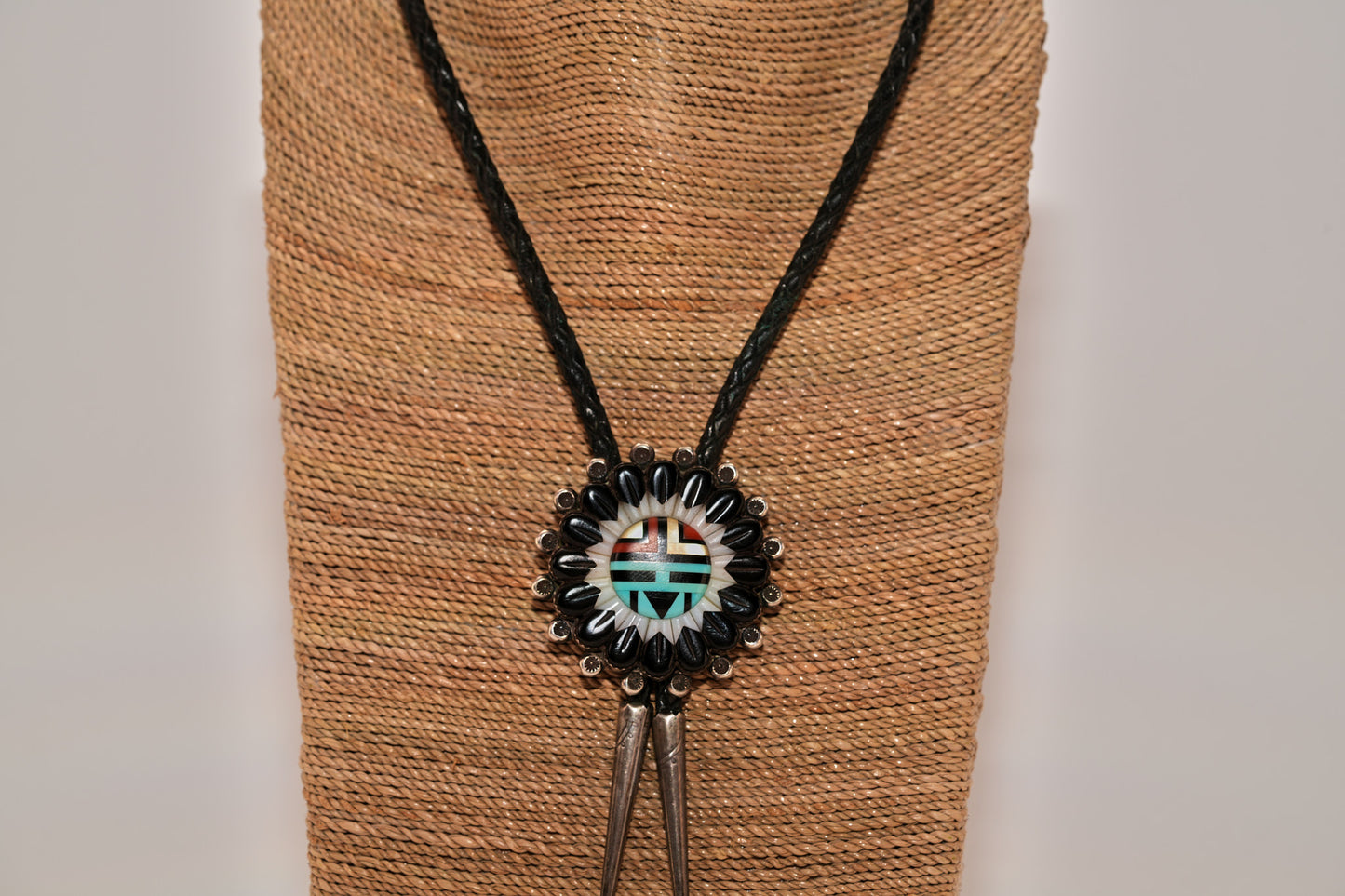 Sunface set Andrew Dewa Bolo, necklace, earrings